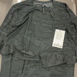 Lululemon Gray Patterned Top